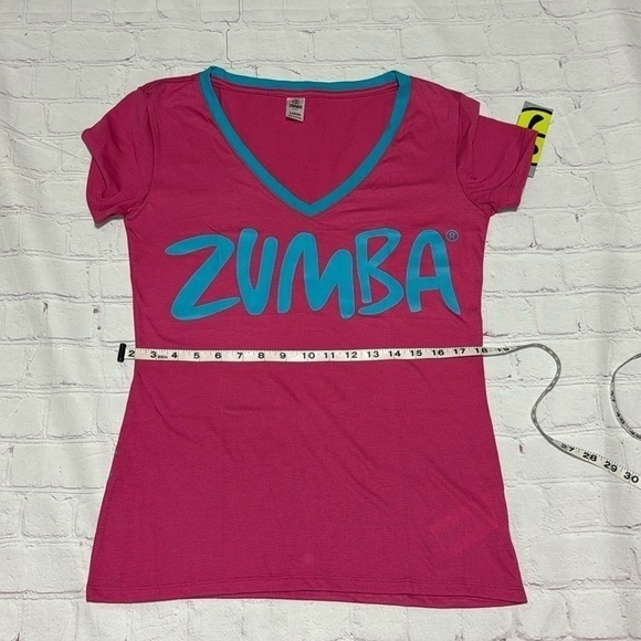 ZUMBA FITNESS women’s Shapely V-Neck Tee in White “Join The Party” Large NWT - Picture 6 of 10
